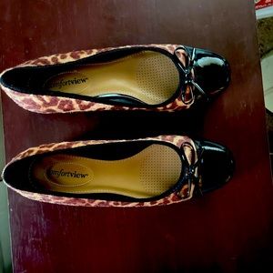 Beautiful low wedge shoes.